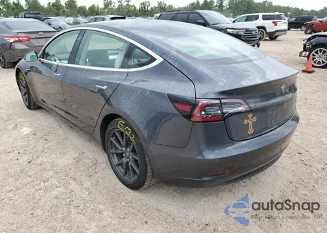 2018 Tesla Model 3 z USA, uszkodzony, nr VIN 5YJ3E1EB2JF169809